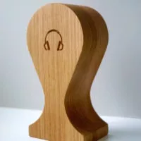 personalised-wooden-head-phone-stand-makemesomethingspecial.com