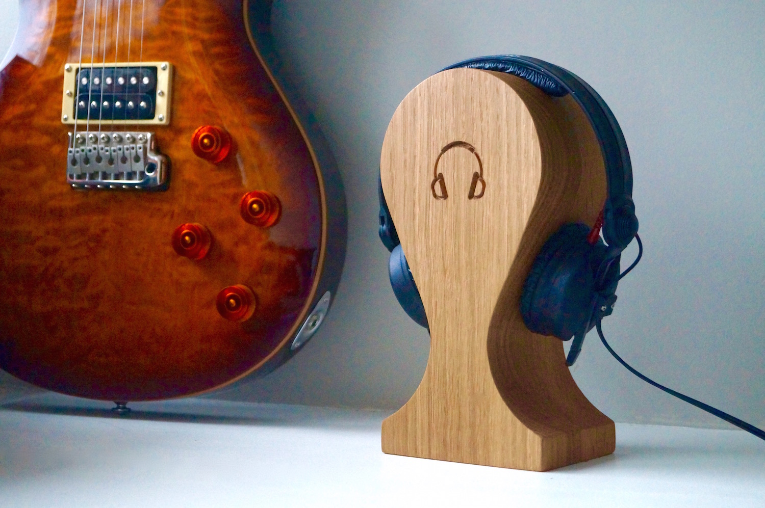 personalised-wooden-head-phones-holder-uk-makemesomethingspecial.com