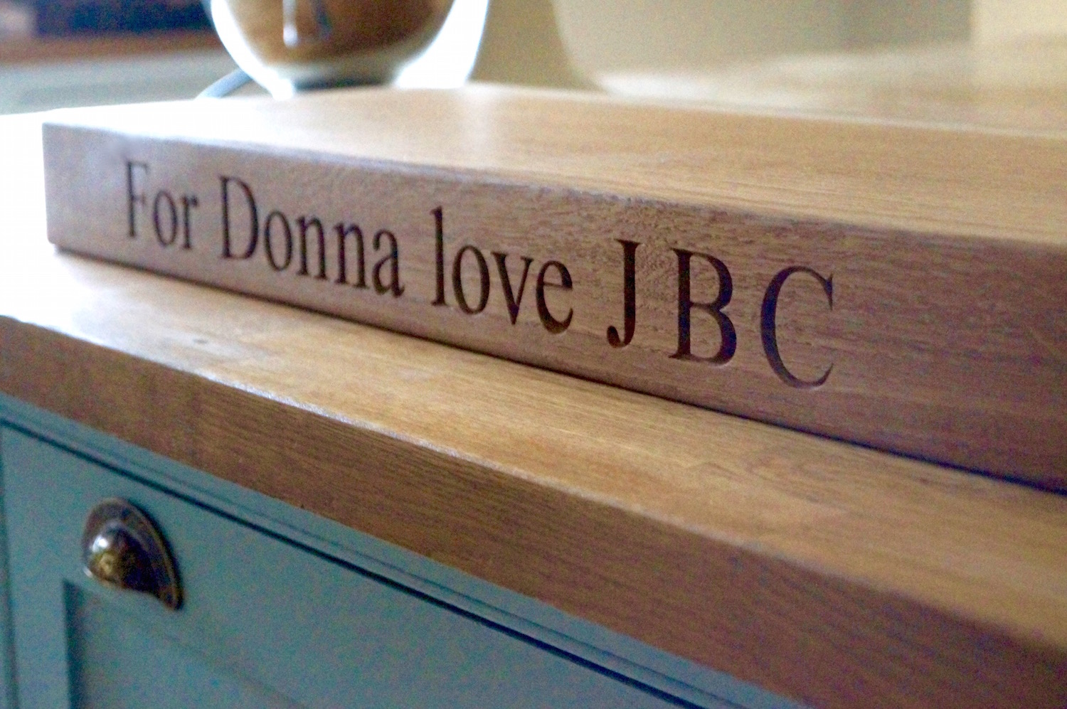 large-personalised-rustic-chopping-boards-makemesomethingspecial.com