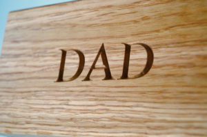 engraved-wooden-memory-boxes-makemesomethingspecial.com