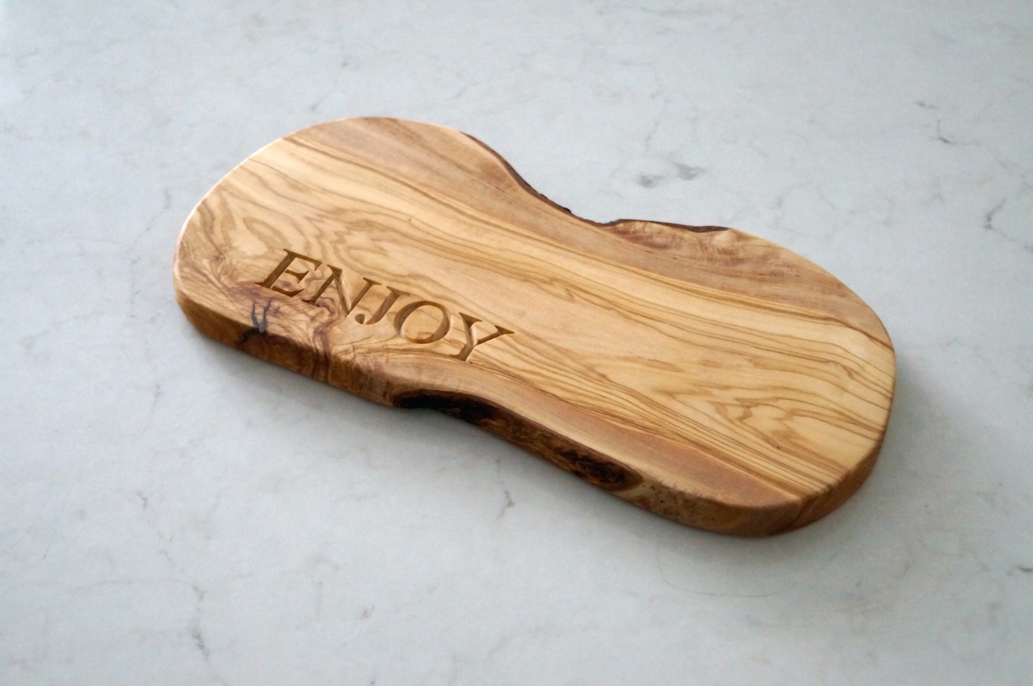 small-personalised-chopping-boards-makemesomethingspecial.com