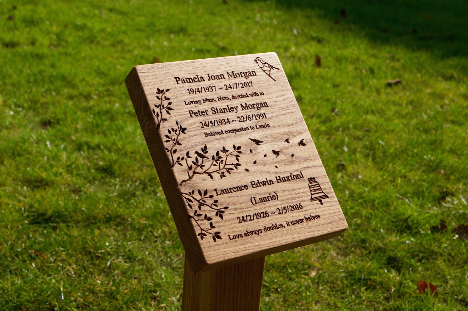 wooden-gree-burial-plaque-makemesomethingspecial.com