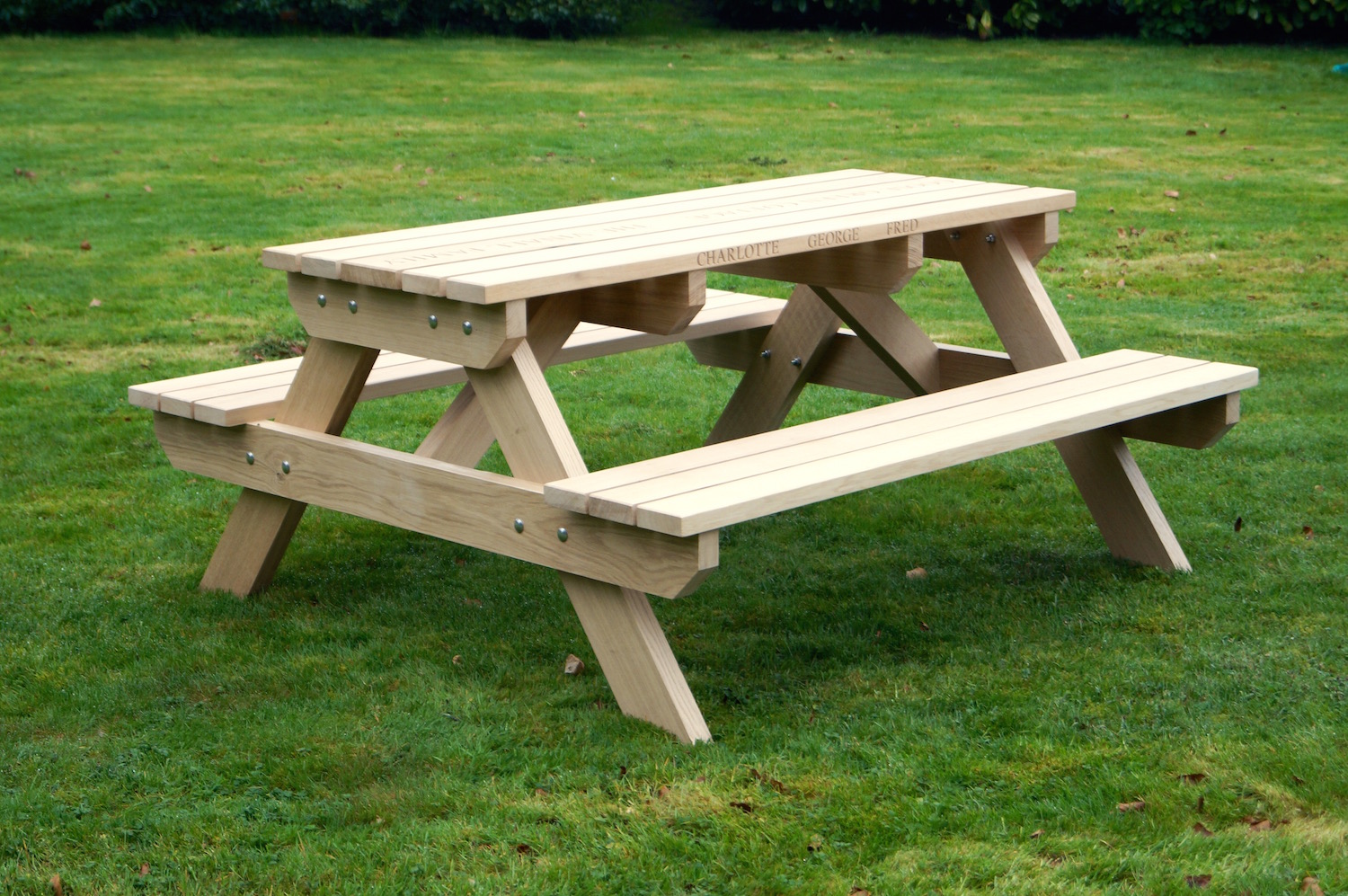 bespoke-oak-picnic-table-makemesomethingspecial.com