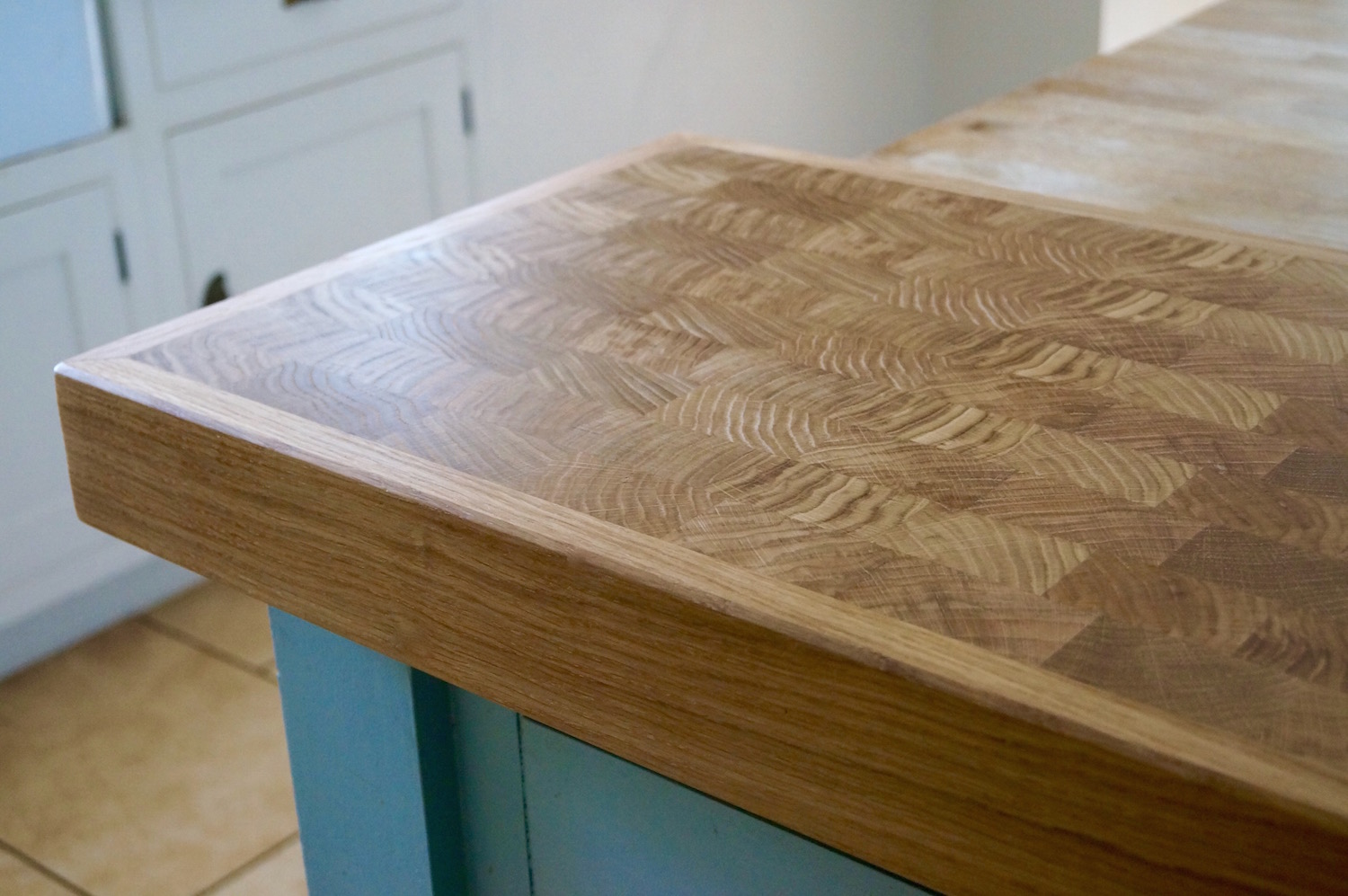 end-grain-cutting-board-with-frame-makemesomethingspecial.com