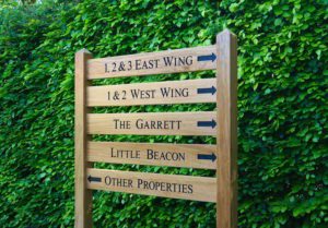 oak-tier-house-signs-makemesomethingspecial.com
