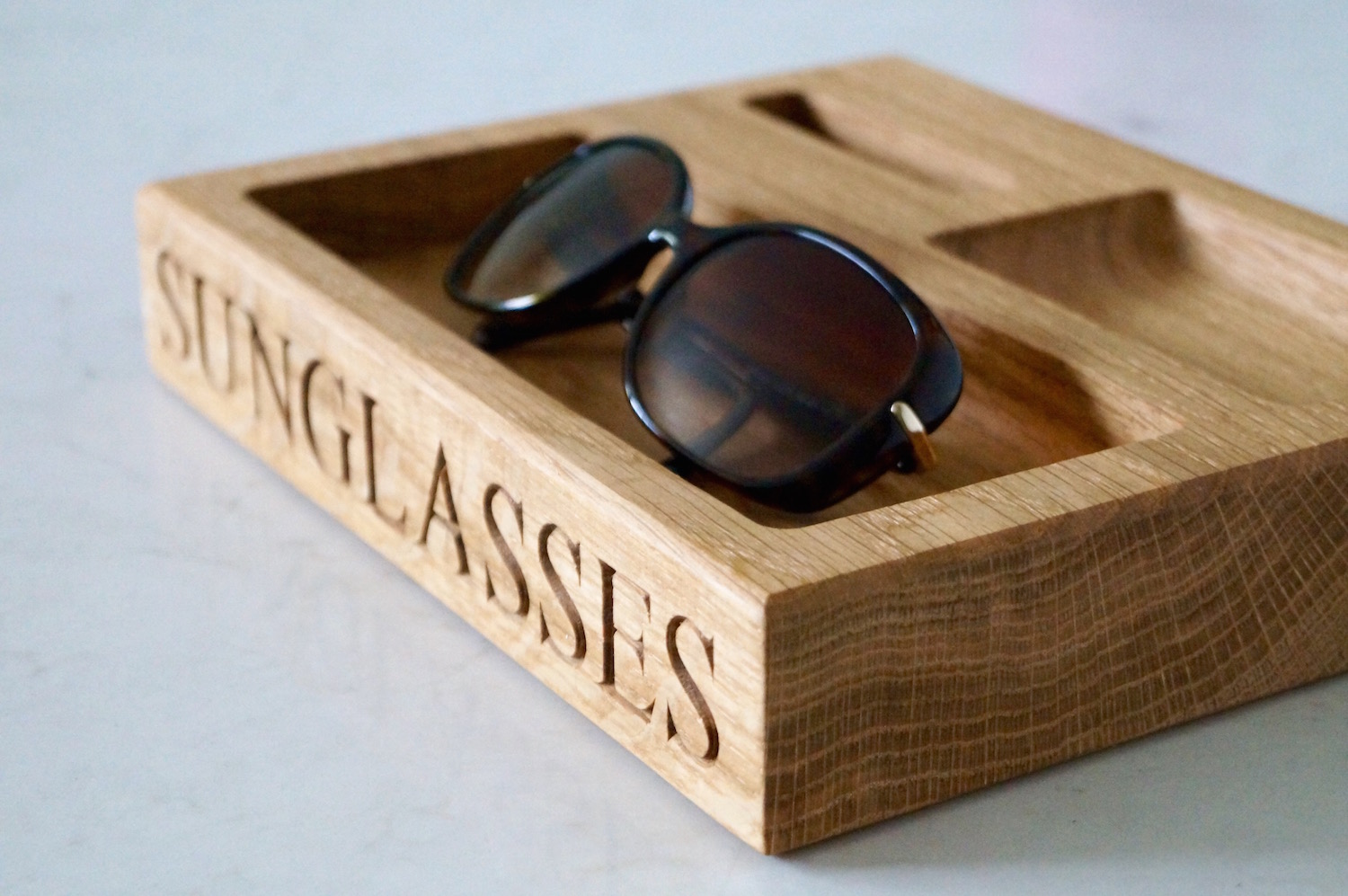 personalised-oak-sunglasses-tray-makemesomethingspecial.com
