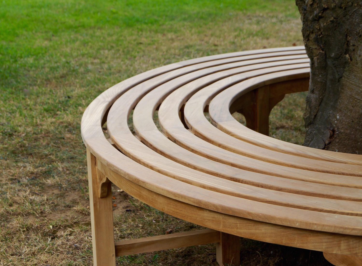 personalised-circular-tree-bench-makemesomethingspecial.com