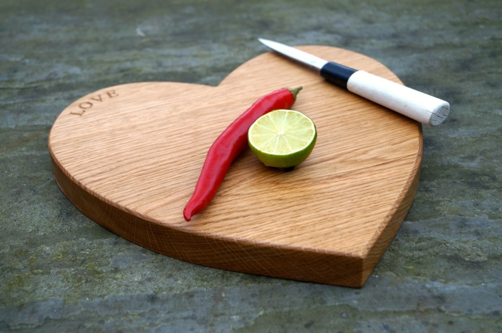 personalised-wedding-gifts-heart-shaped-chopping-boards-from-makemesomethingspecial