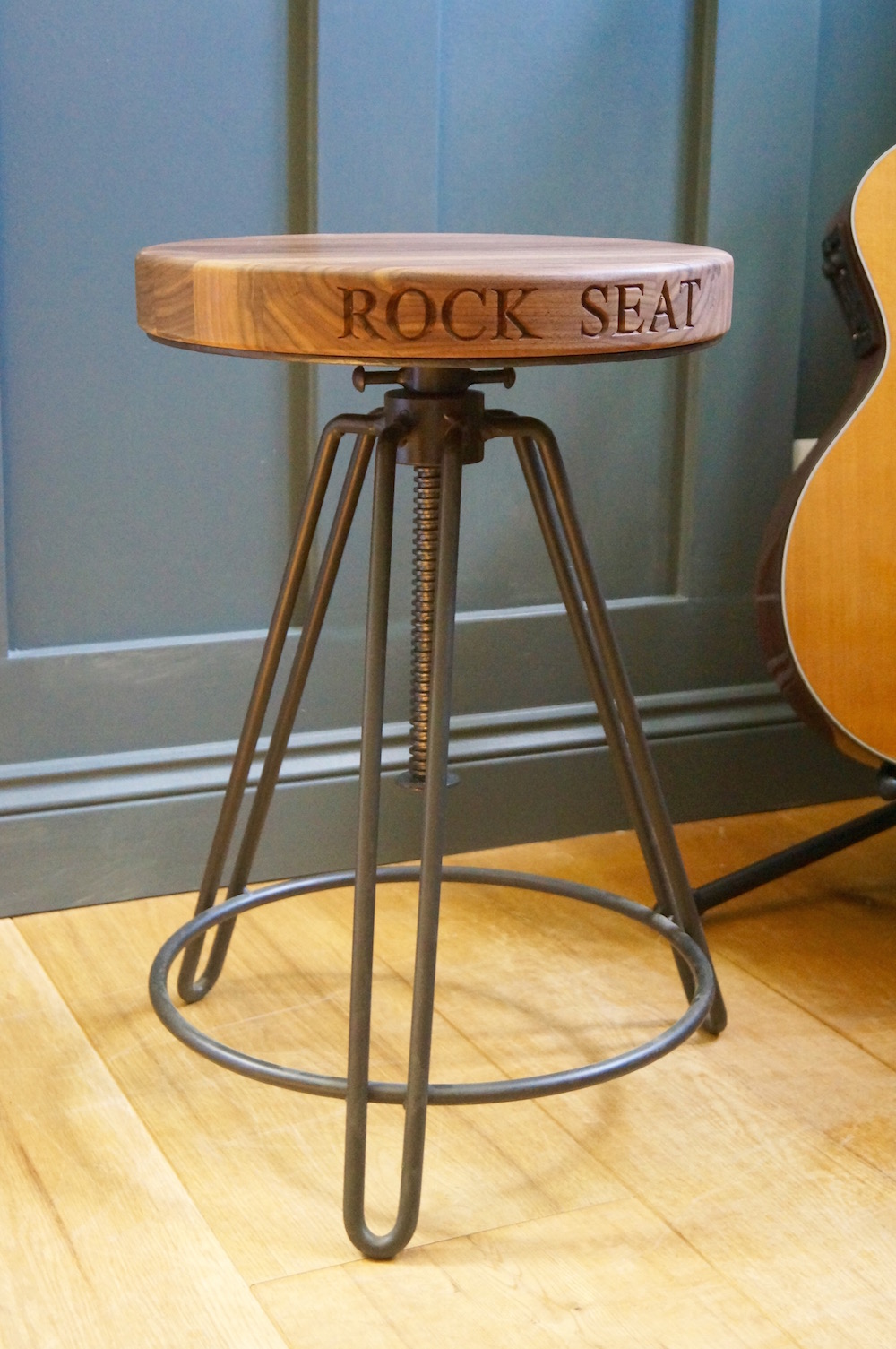 wood-metal-bar-stool-makemesomethingspecial.com