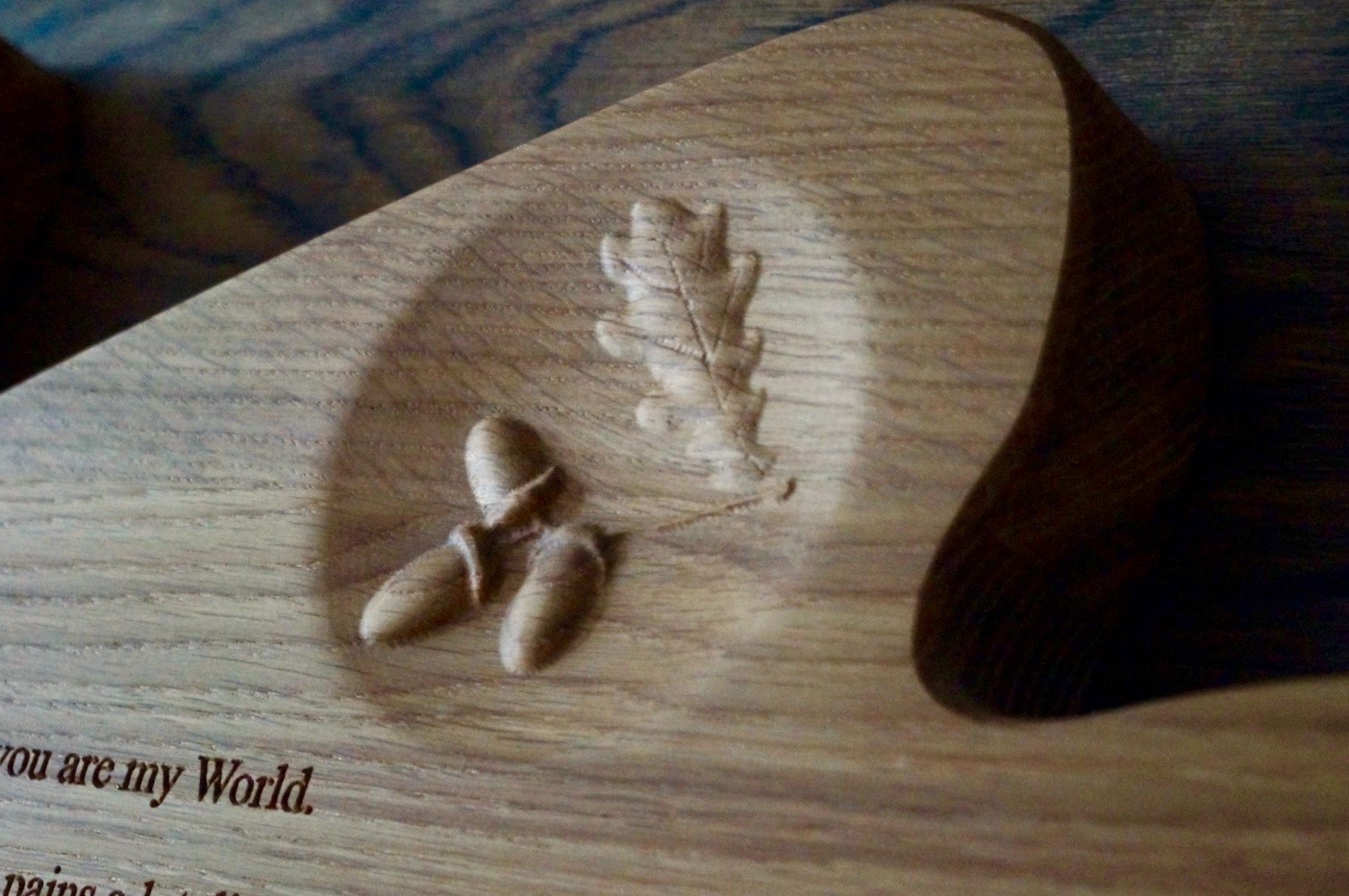 carved-oak-acorns-leaf-makemesomethingspecial.com