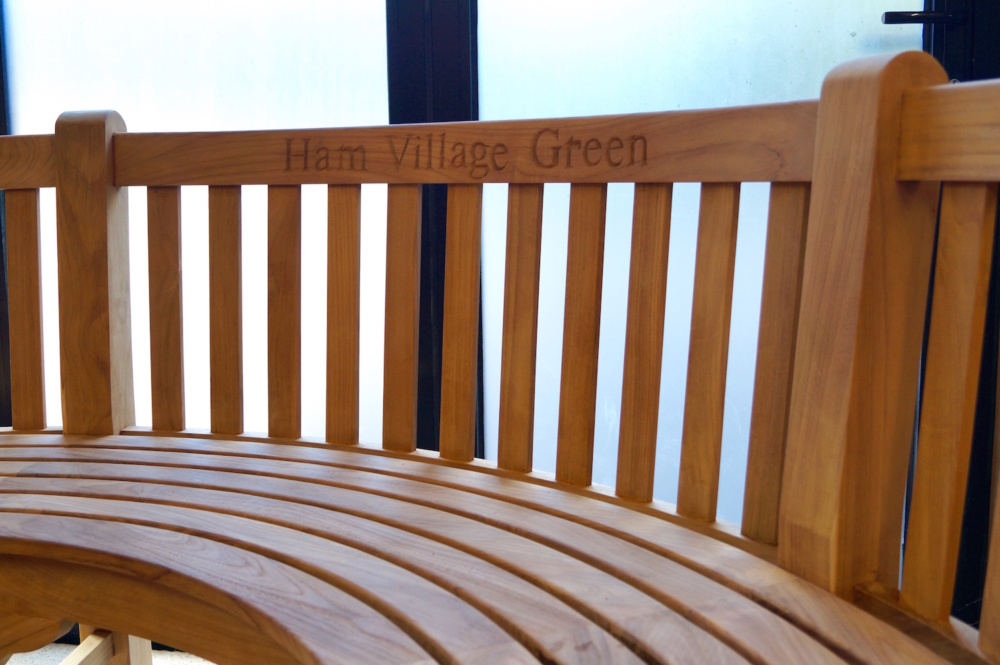 engravd-wooden-curved-bench-makemesomethingspecial.com