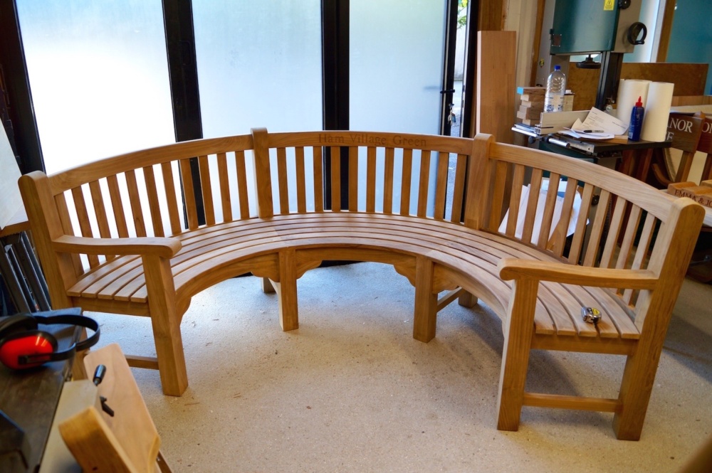 engraved-curved-bench-makemesomethingspecial.com