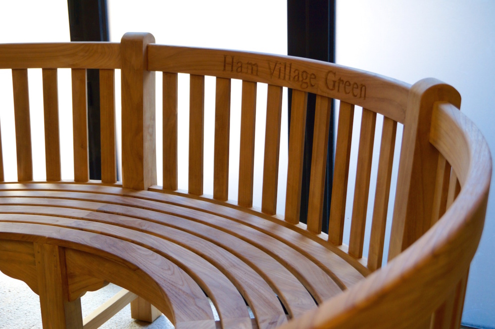 engraved-curved-benches-uk-makemesomethingspecial.com