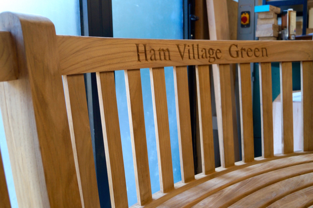 hand-engraved-personalised-wooden-benches-makemesomethingspecial.com