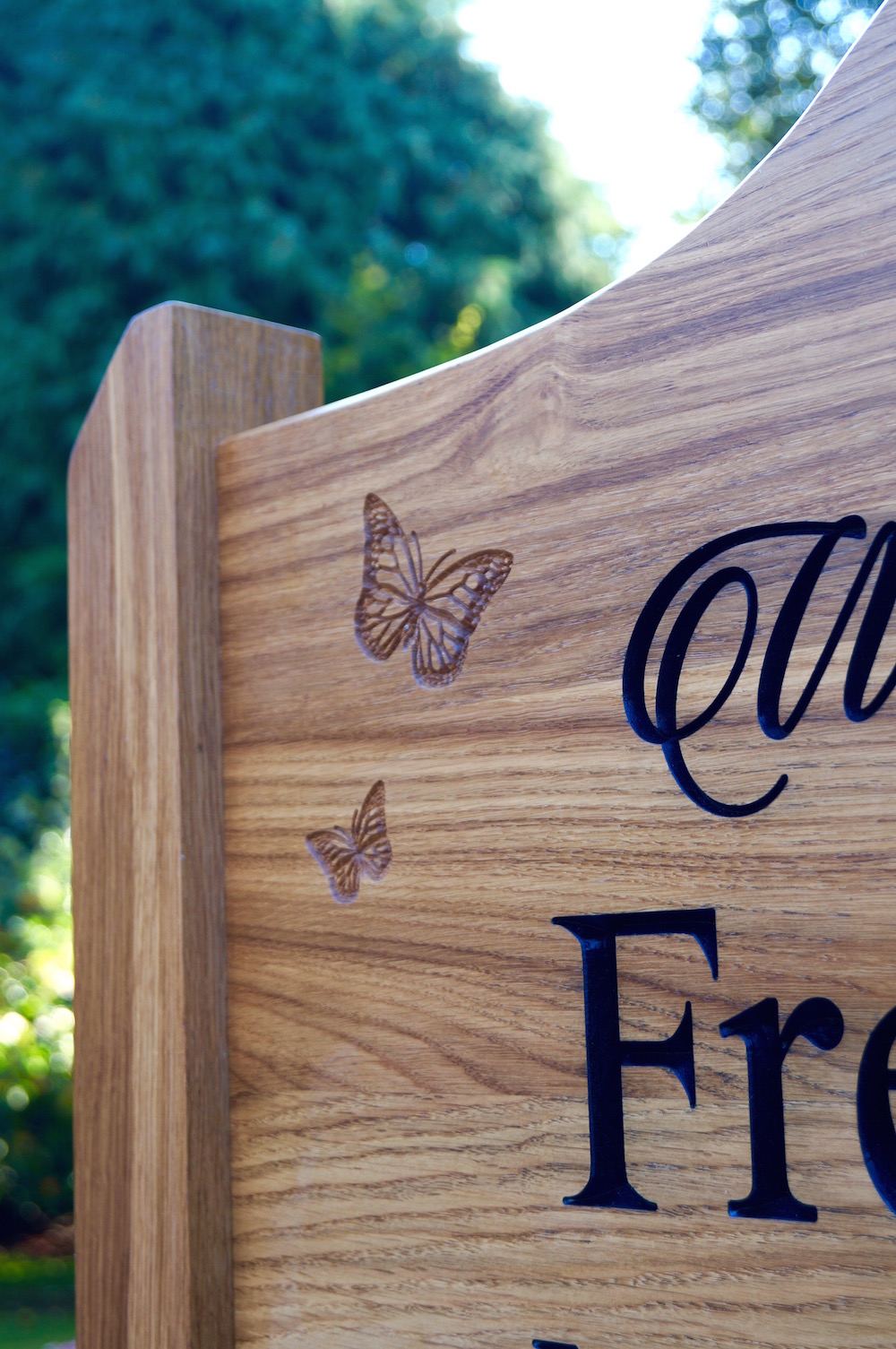 oak-signs-with-carvings-makemesomethingspecial.com