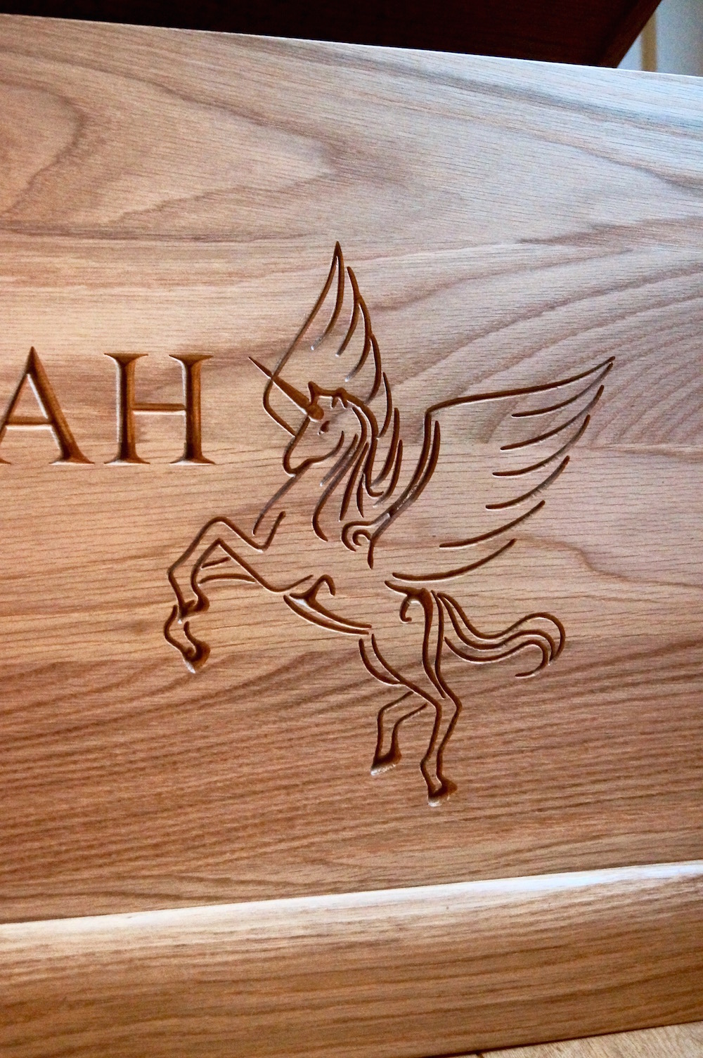 engravd-wooden-toy-box-with-unicorn-makemesomethingspecial.com
