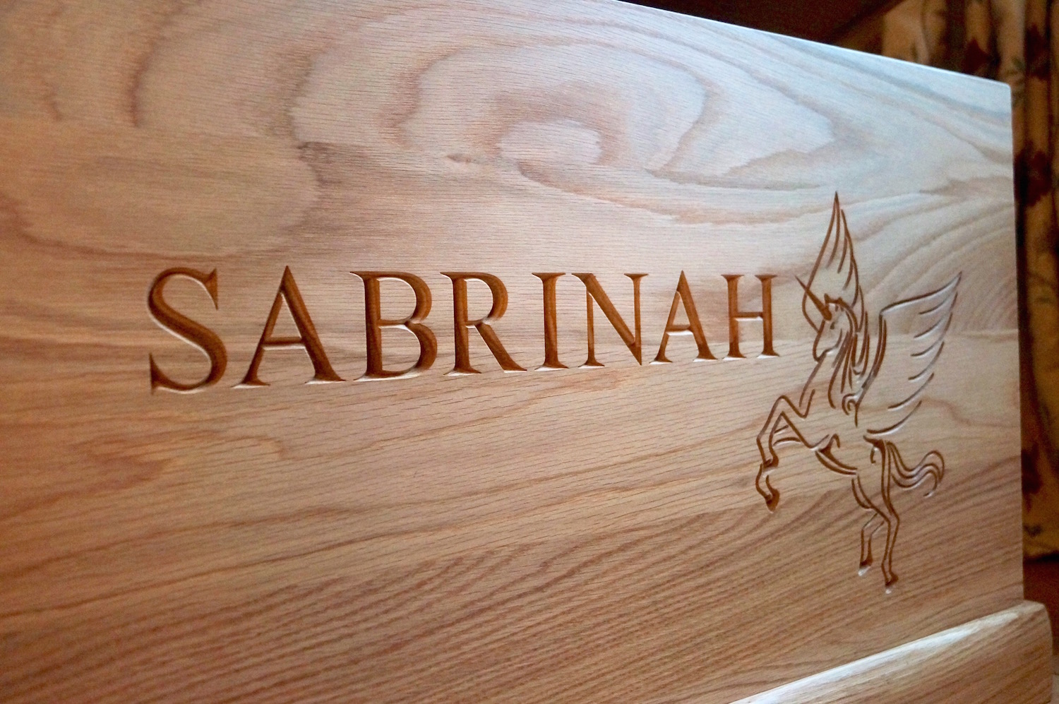 engraved-wooden-toy-chests-uk-makemesomethingspecial.com
