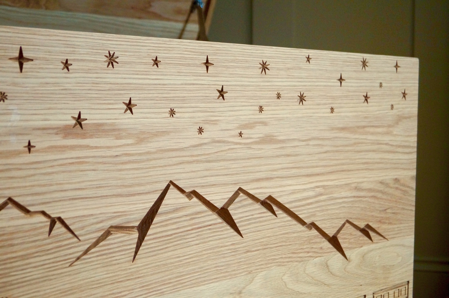 oak-toy-box-with-engraved-stars-makemesomethingspecial.com