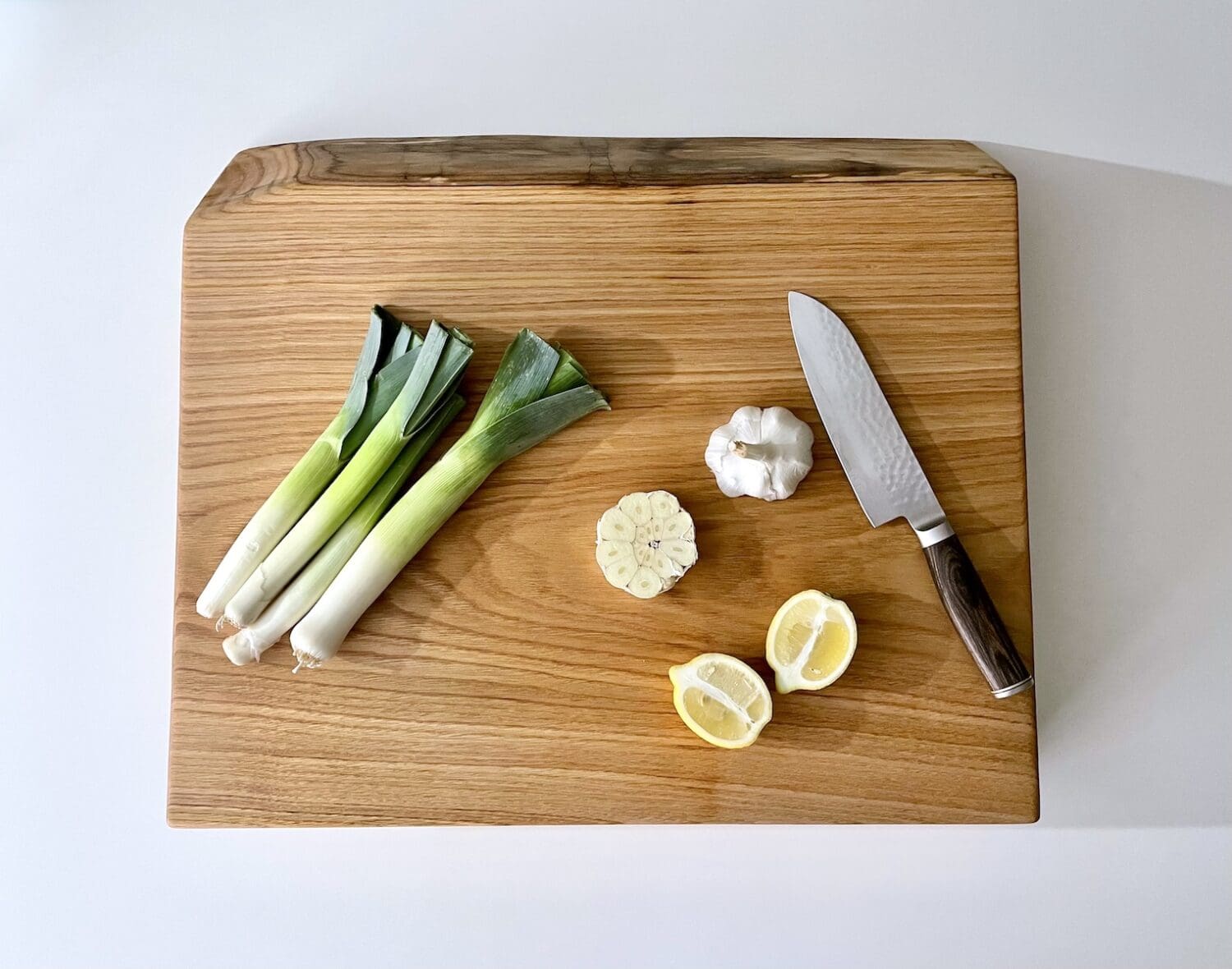 live-natural-edge-wooden-chopping-boards