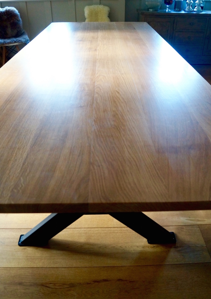 solid-oak-dining-tables-uk-makemesomethingspecial.com