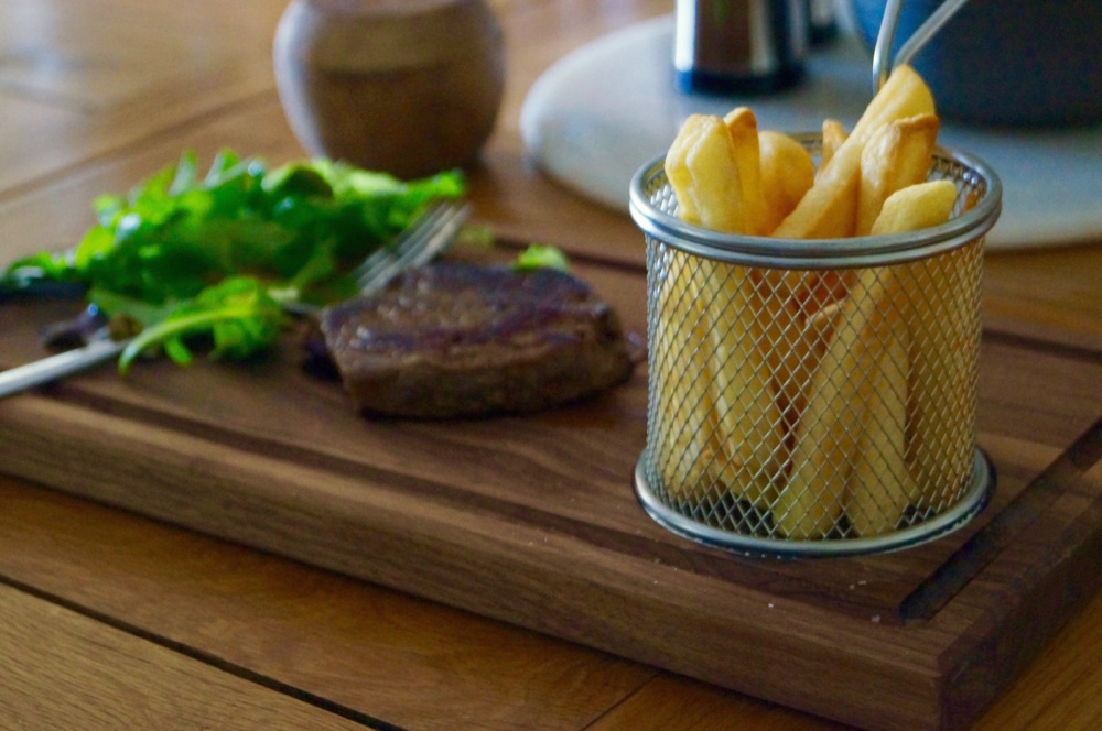 steak-board-chip-basket-makemesomethingspecial.com