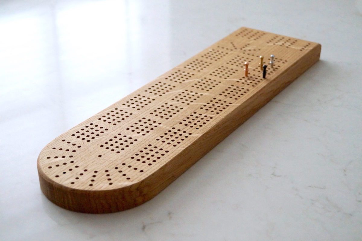 handmade-oak-cribbage-board-game-makemesomethingspecial.com