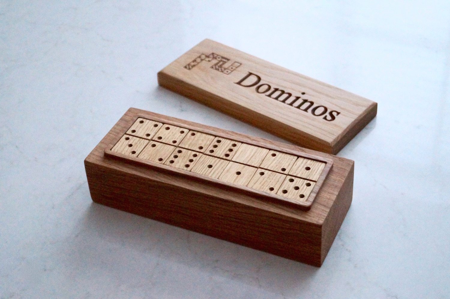 personalised-wooden-domino-sets-uk-makemesomethingspecial.com