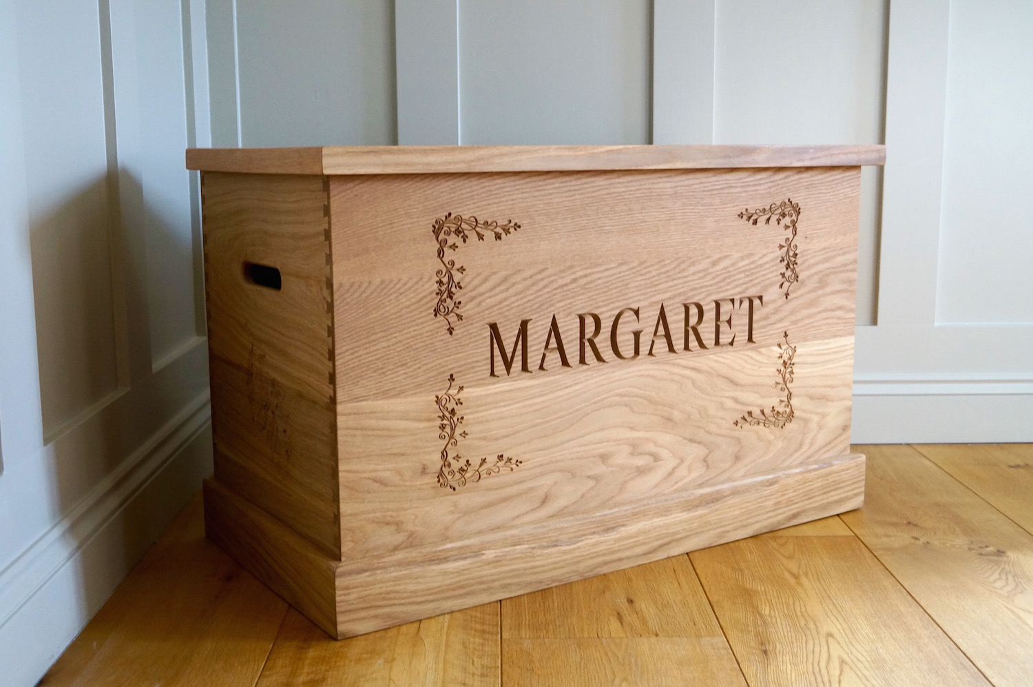 engraved-wooden-toy-boxes-makemesomethingspecial.com