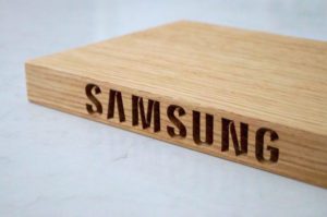 engraved-wooden-chopping-boards-samsung-makemesomethingspecial.com