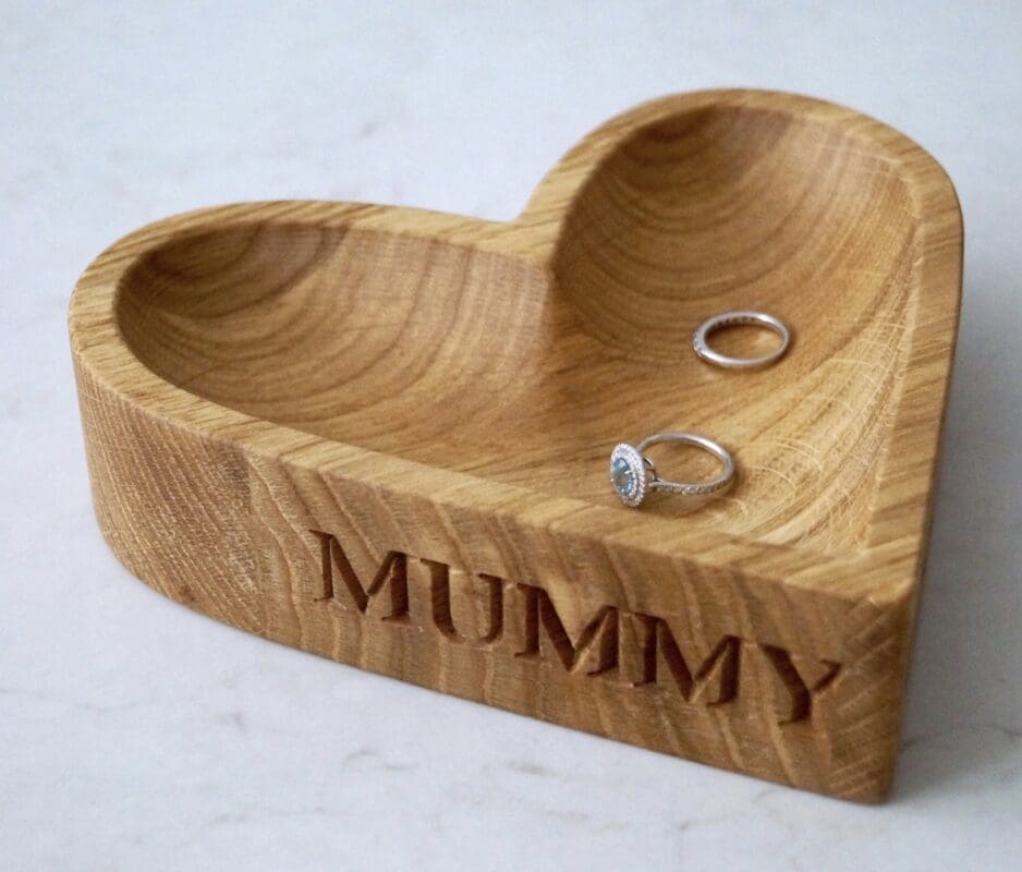 personalised-wooden-heart-shaped-bowl-makemesomethingspecial.com