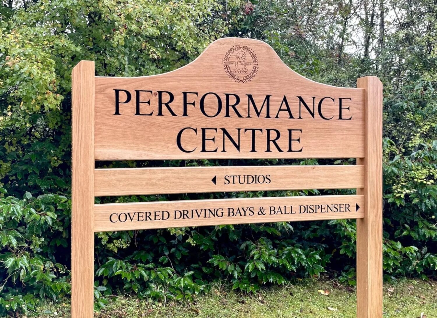 engraved-bespoke-golf-course-entrance-signs.jpeg