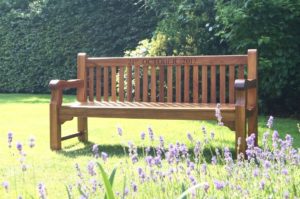 engraved-memorial-benches-makemesomethingspecial.com