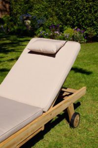 luxoury-wooden-sun-loungers-makemesomethingspecial.com