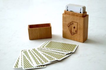 personalised-oak-playing-card-box-makemesomethingspecial.com