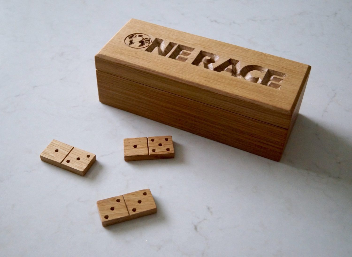 bespoke-wooden-domino-games-makemesomethingspecial.com