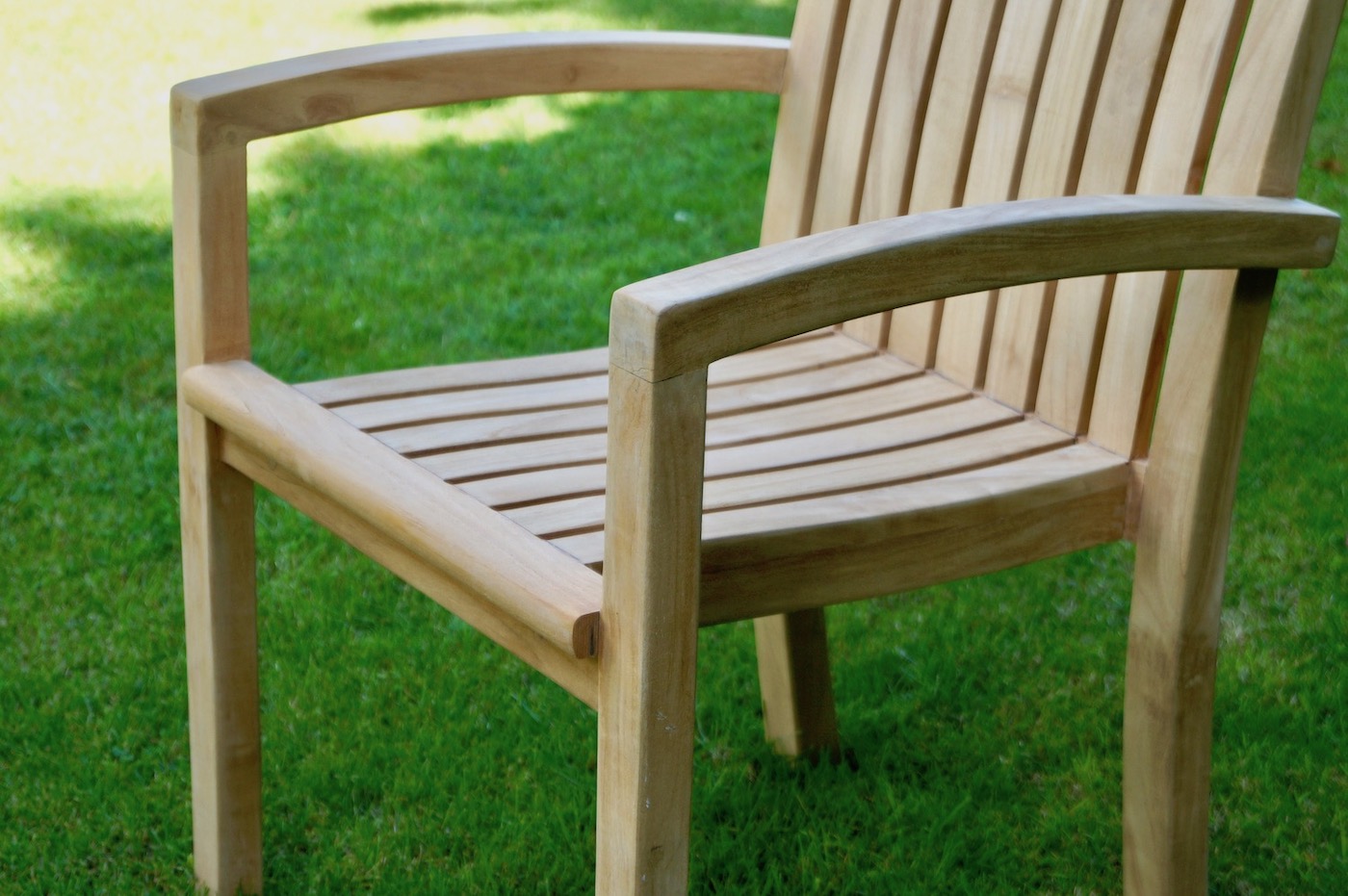 handmade-wooden-garden-chairs-makemesomethingspecial.com