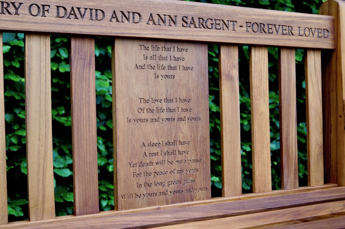 personalised-bench-plaque-makemesomethingspecial.com