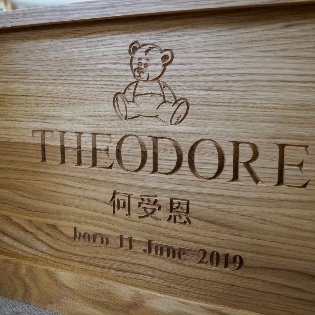 personalised-toy-box-with-teddy-bear-carving-makemesomethingspecial.com