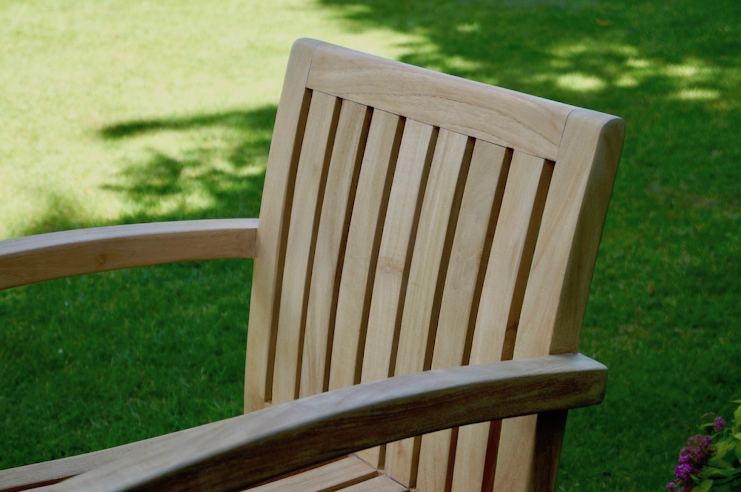 wooden-garden-chairs-makemesomethingspecial.com