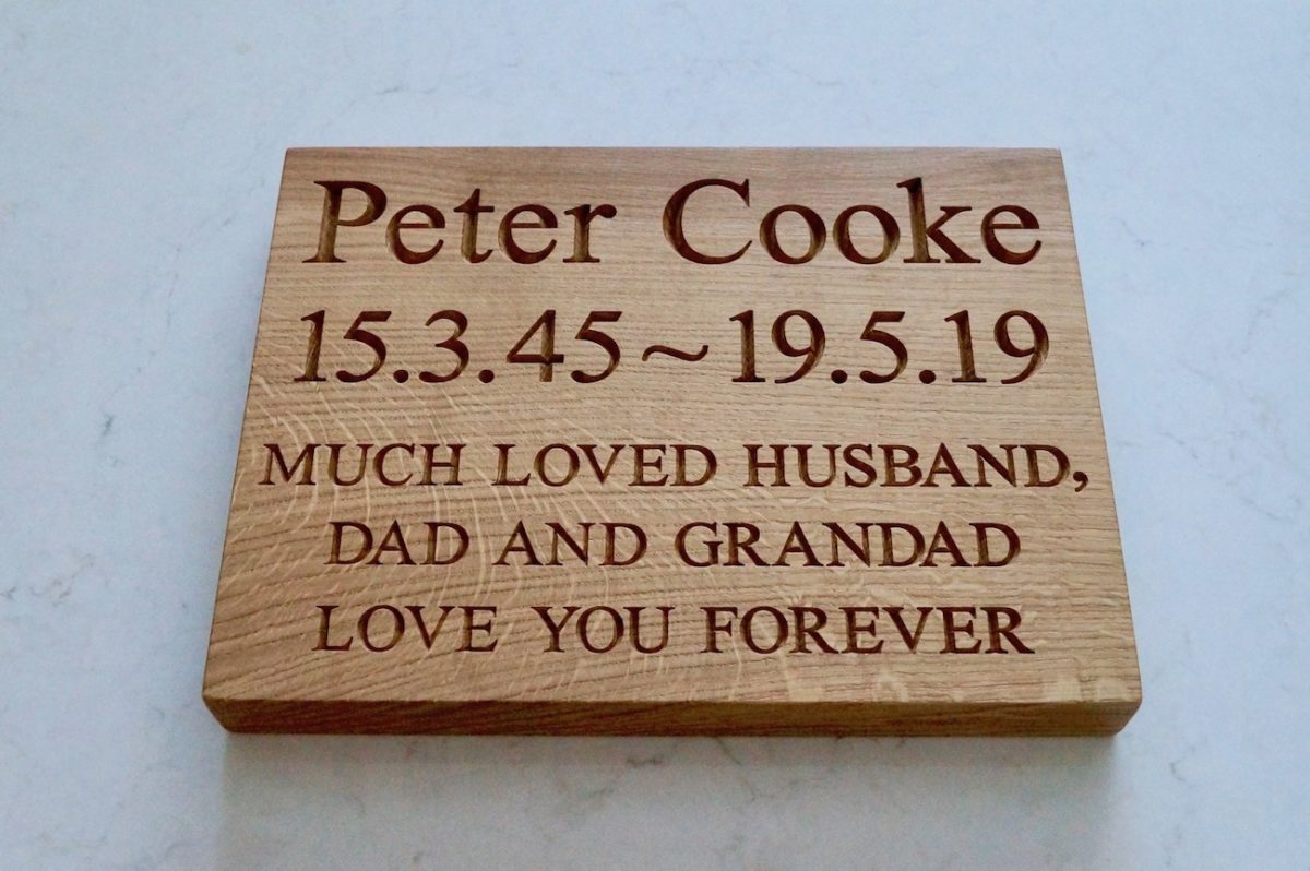 engraved-oak-memorial-plaque-makemesomethingspecial.com