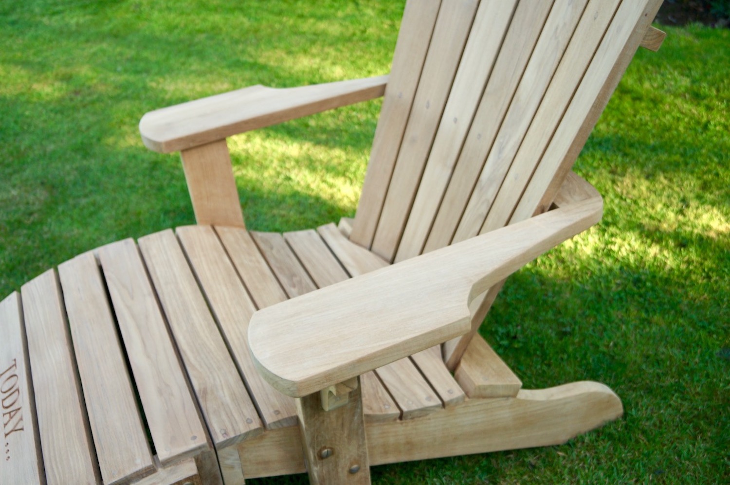 engraved-wooden-garden-chair-makemesomethingspecial.com