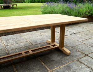 thick-wooden-table-garden-makemesomethingspecial.com