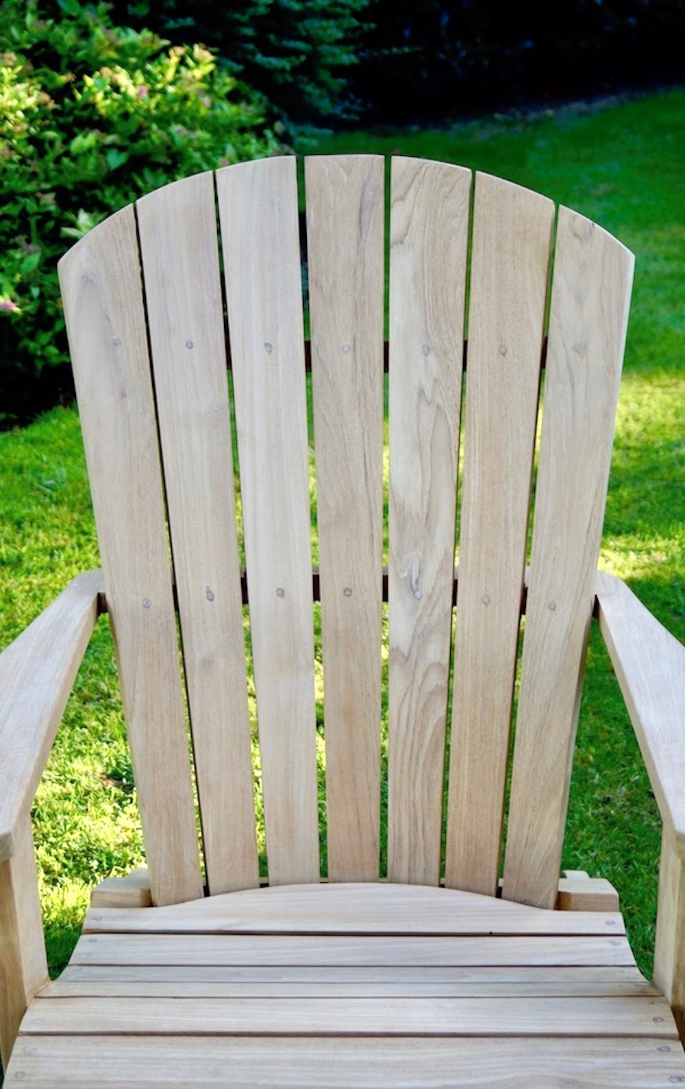 wooden-Adirondack-Chair-makemesomethingspecial.com