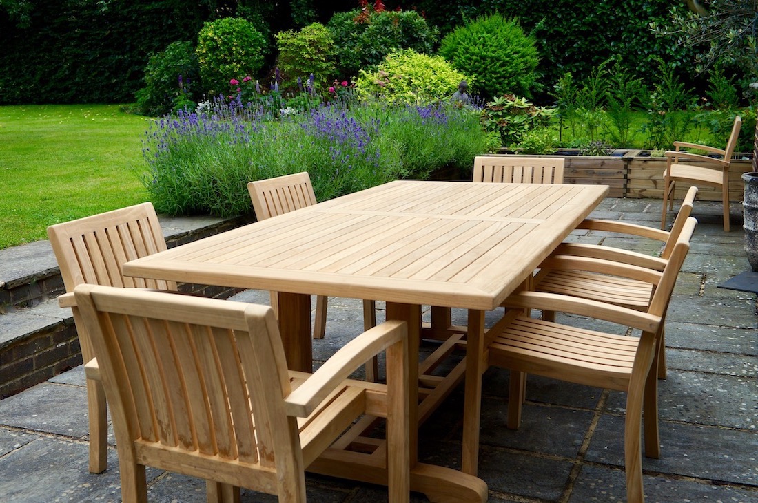wooden-garden-table-and-chairs-makemesomethingspecial.com