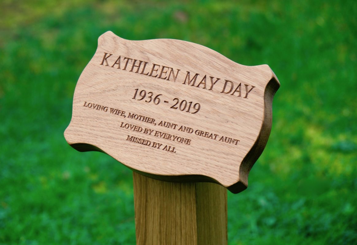 engraved-pillow-shaped-oak-grave-marker