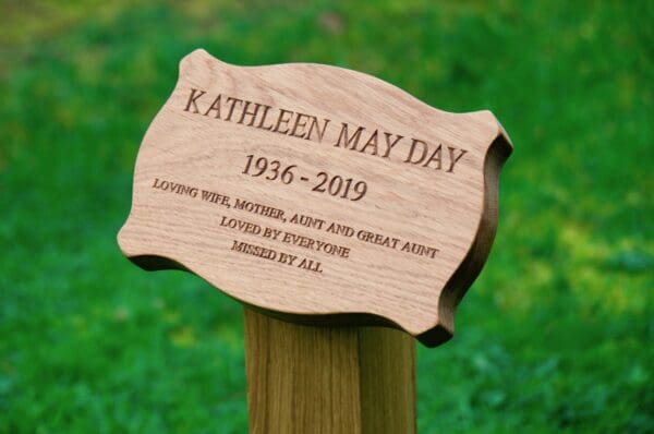 engraved-pillow-shaped-oak-grave-marker