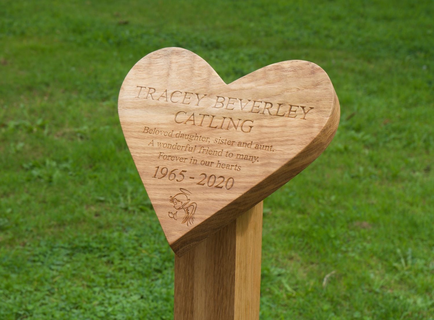 engraved-oak-heart-shape-memorial-marker