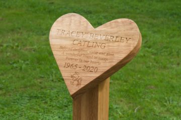 engraved-oak-heart-shape-memorial-marker