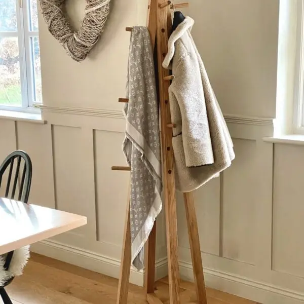 resturant-coat-stand-contemporary-wooden