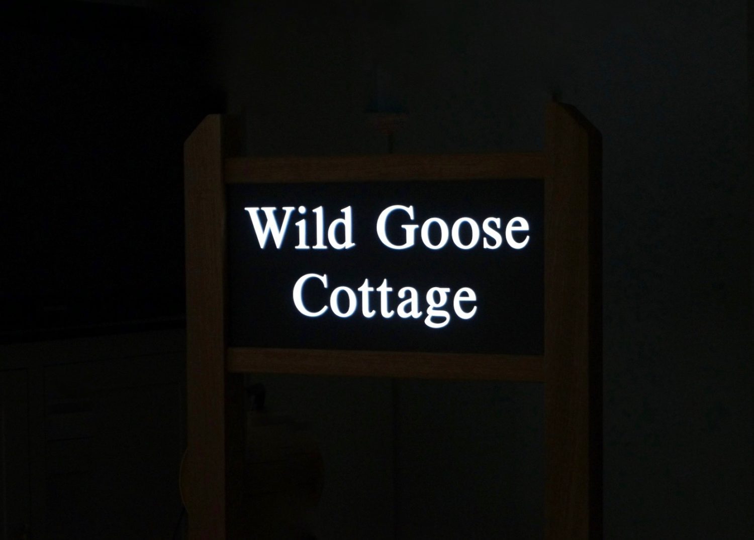 oak-house-signs-with-lights